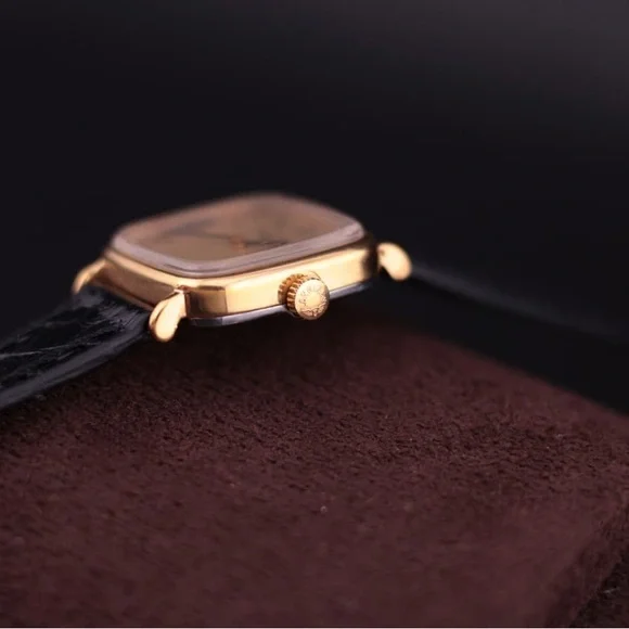 1980s Longines Women’s Dress Watch
Manual-Winding, Gold-Plated
Ref. No. 817-1171 - Picture 8 of 13